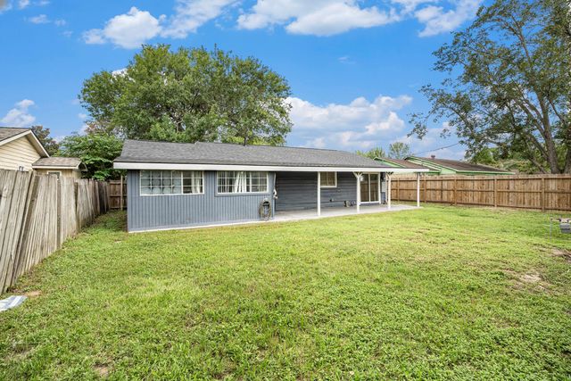 2222 Pickerton Drive, Deer Park, TX 77536