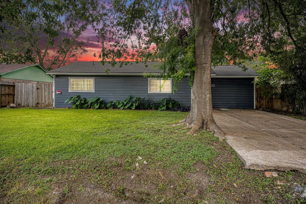 2222 Pickerton Drive, Deer Park, TX 77536