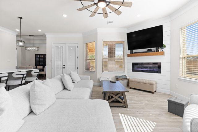 311 Bentwood Court, Montgomery, TX 77356