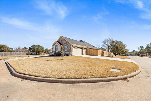 311 Bentwood Court, Montgomery, TX 77356
