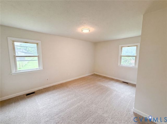 7397 Shady Grove Rd, Mechanicsville, VA 23111