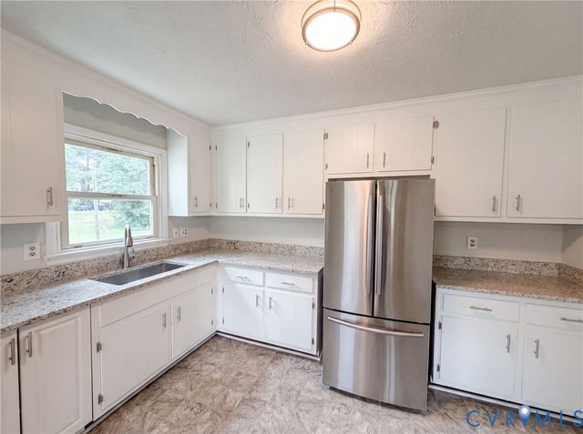 7397 Shady Grove Rd, Mechanicsville, VA 23111