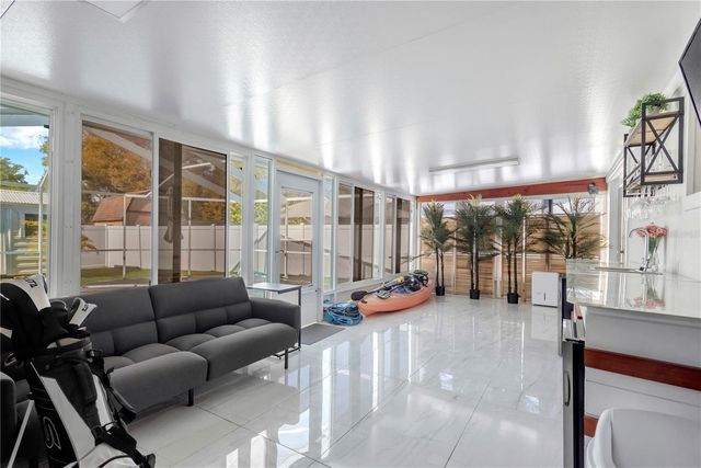 6305 S SELBOURNE AVENUE, Tampa, FL 33611