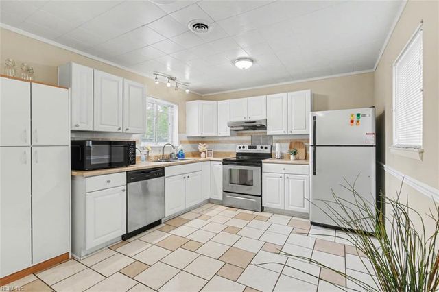3805 S Plaza TRL, Virginia Beach, VA 23452