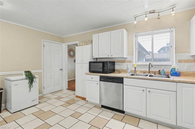 3805 S Plaza TRL, Virginia Beach, VA 23452