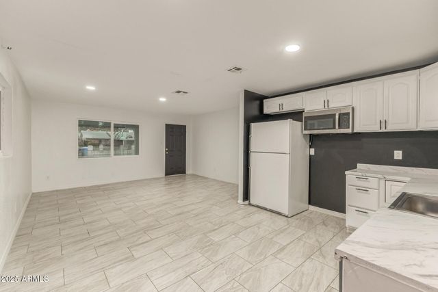 6025 S 13TH Street, Phoenix, AZ 85042