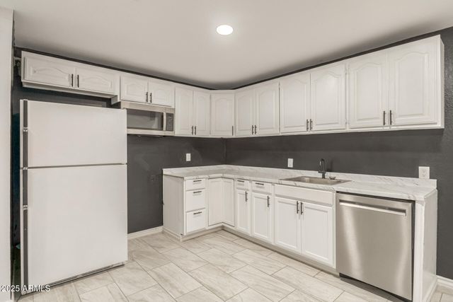 6025 S 13TH Street, Phoenix, AZ 85042