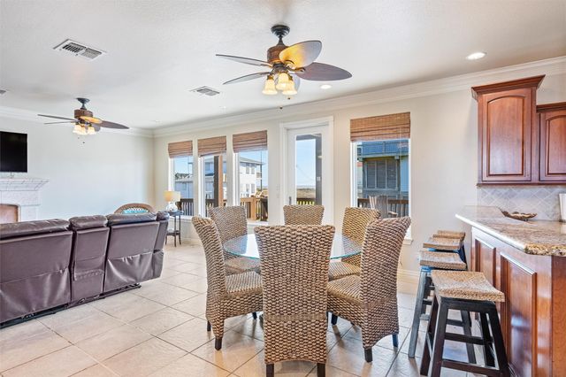 110 Ocean View Drive, Port Bolivar, TX 77650