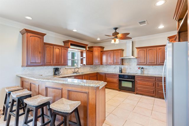 110 Ocean View Drive, Port Bolivar, TX 77650