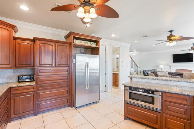 110 Ocean View Drive, Port Bolivar, TX 77650