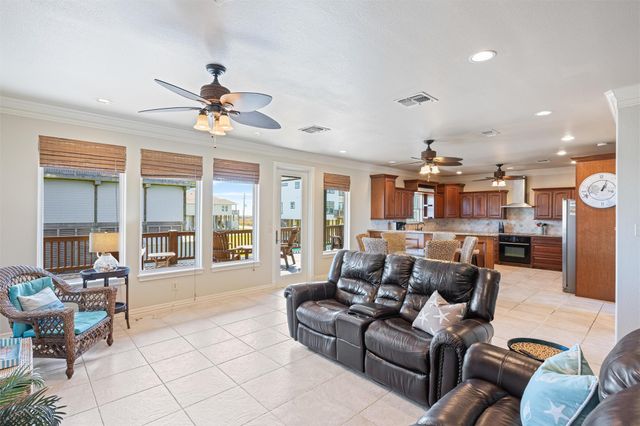 110 Ocean View Drive, Port Bolivar, TX 77650