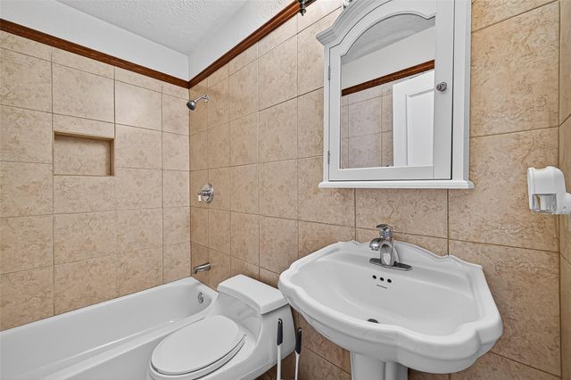 1609 Cheshire Lane, Houston, TX 77018