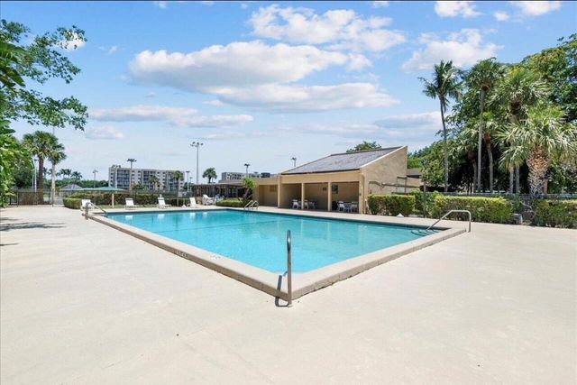 2786 Tennis Club Drive 102, West Palm Beach, FL 33417