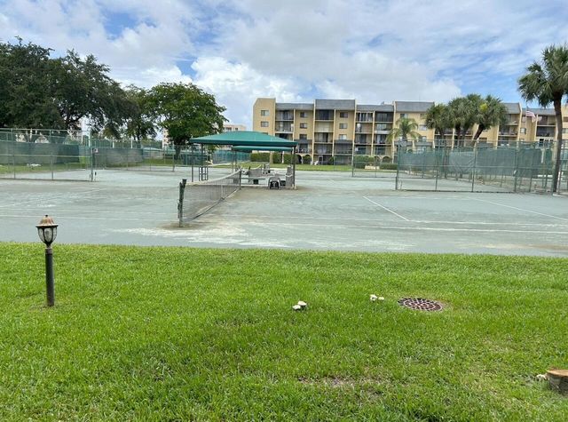2786 Tennis Club Drive 102, West Palm Beach, FL 33417