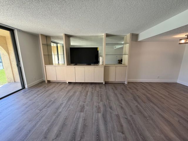 2786 Tennis Club Drive 102, West Palm Beach, FL 33417