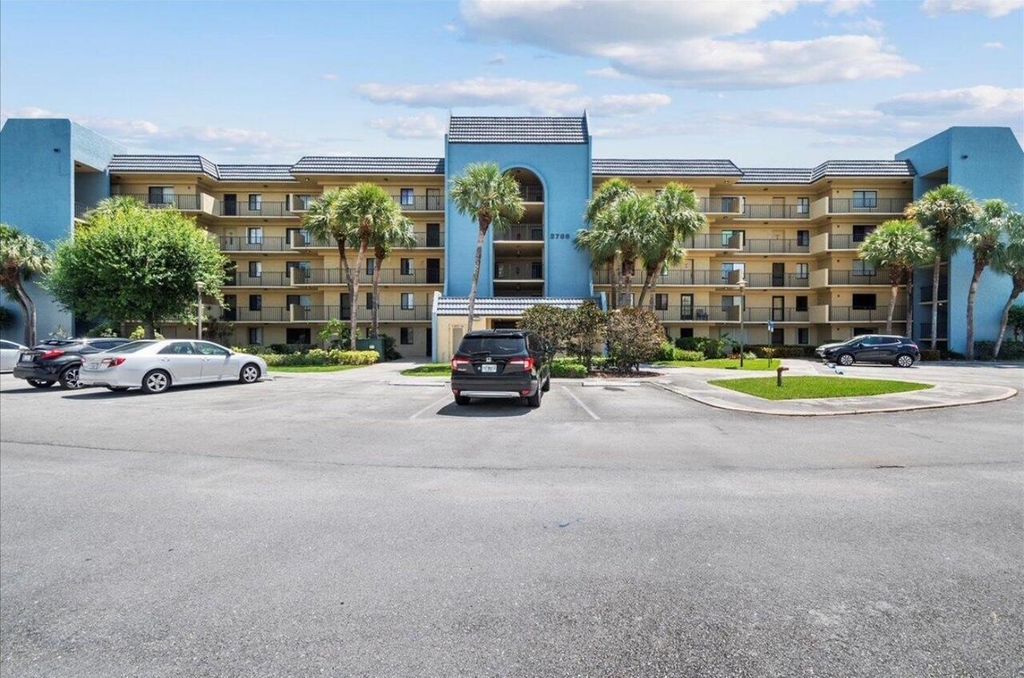 2786 Tennis Club Drive 102, West Palm Beach, FL 33417