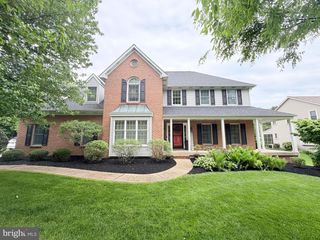 1985 GLENDOWER DR, Lancaster, PA 17601