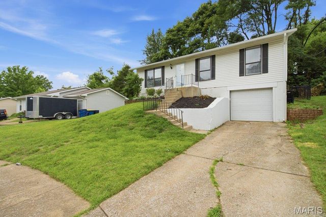 10607 Saint Michaels Terrace Court, St Ann, MO 63074