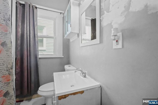 253 Burnett Street, East Orange, NJ 07018