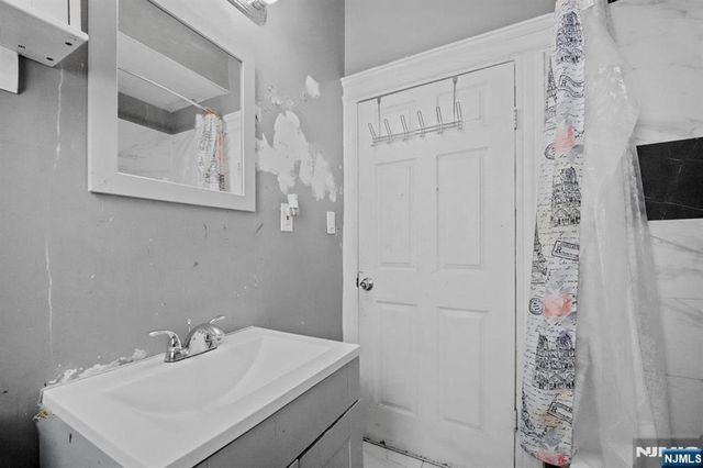253 Burnett Street, East Orange, NJ 07018