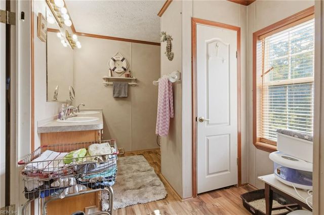 33241 Boothe RD, Ivor, VA 23866