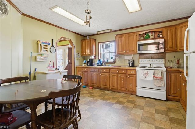 33241 Boothe RD, Ivor, VA 23866