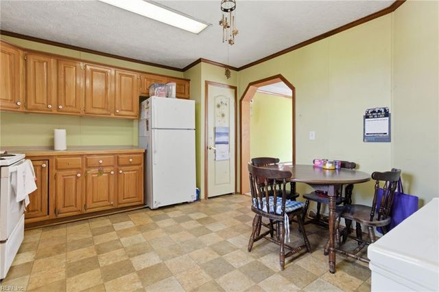 33241 Boothe RD, Ivor, VA 23866