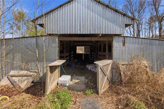 33241 Boothe RD, Ivor, VA 23866