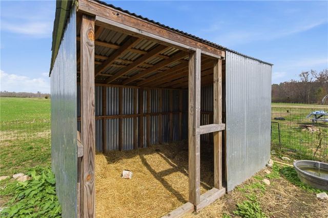 33241 Boothe RD, Ivor, VA 23866