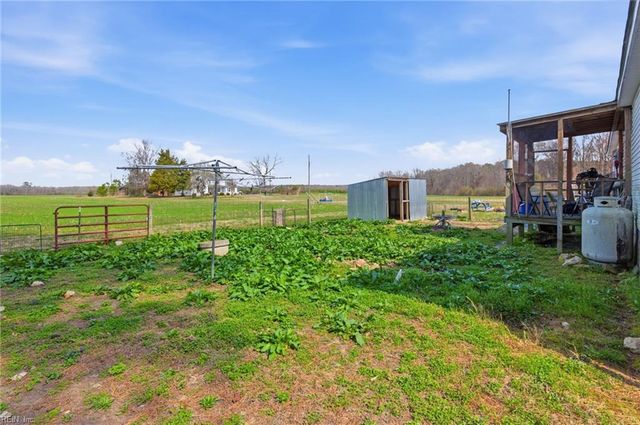 33241 Boothe RD, Ivor, VA 23866