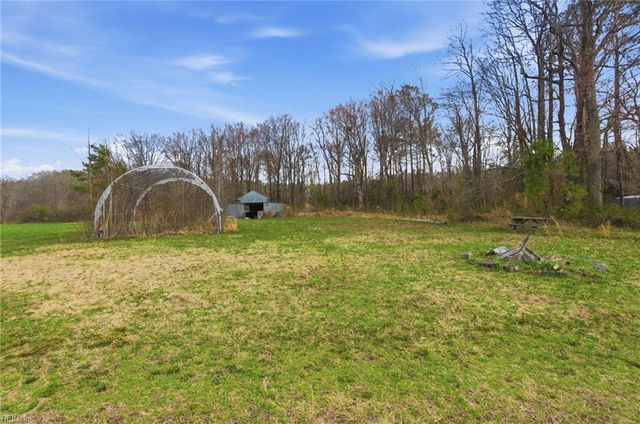 33241 Boothe RD, Ivor, VA 23866