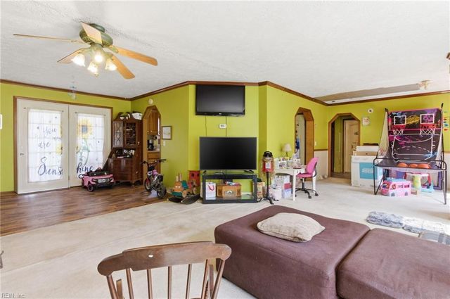 33241 Boothe RD, Ivor, VA 23866