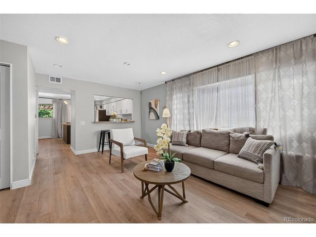 1306 S Carson Way, Aurora, CO 80012
