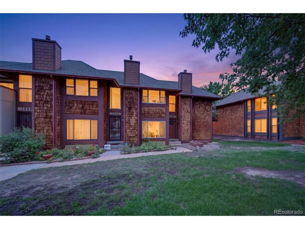 1306 S Carson Way, Aurora, CO 80012