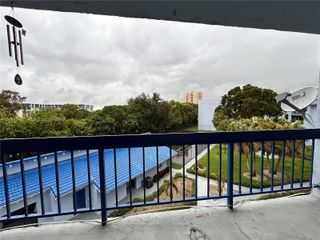 9460 Fontainebleau Blvd 421, Miami, FL 33172
