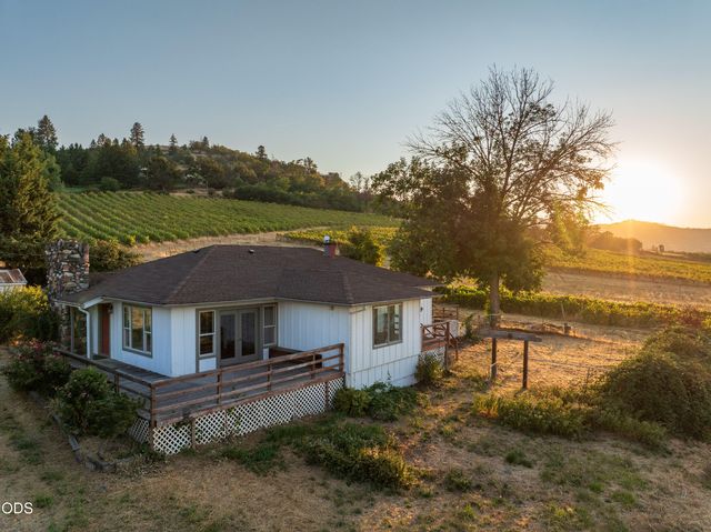 202 Pleasant View Road, Talent, OR 97540
