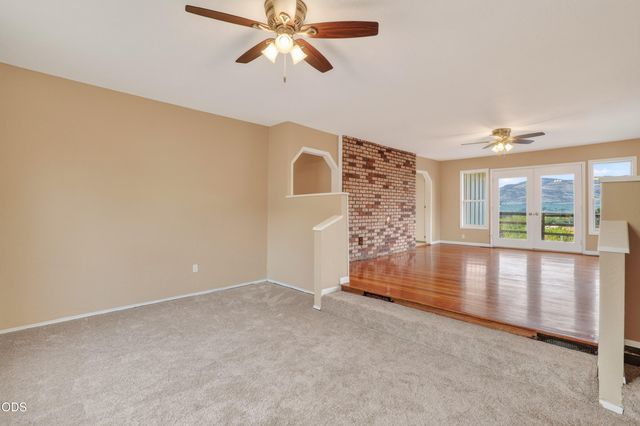202 Pleasant View Road, Talent, OR 97540