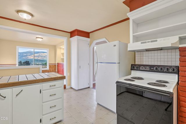 202 Pleasant View Road, Talent, OR 97540
