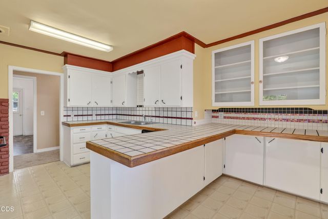 202 Pleasant View Road, Talent, OR 97540