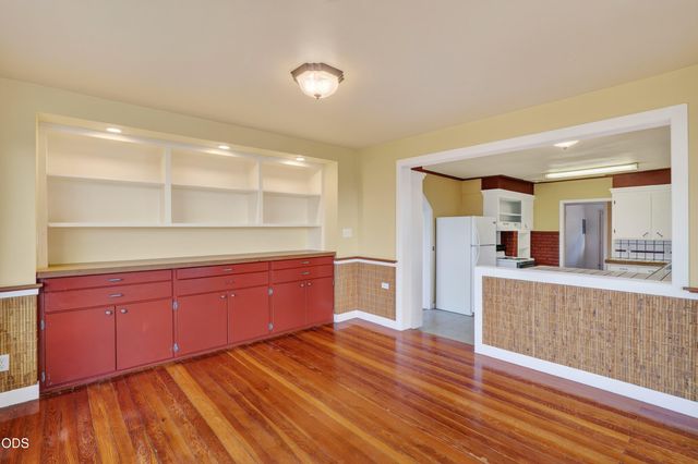202 Pleasant View Road, Talent, OR 97540