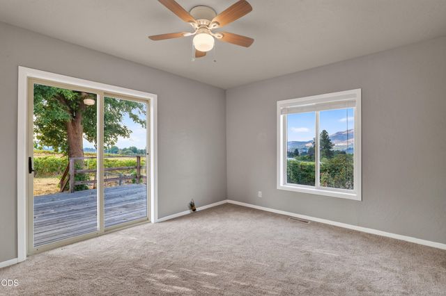 202 Pleasant View Road, Talent, OR 97540