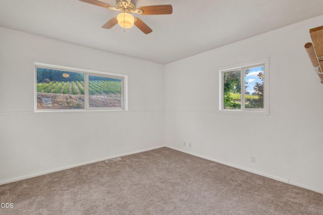 202 Pleasant View Road, Talent, OR 97540
