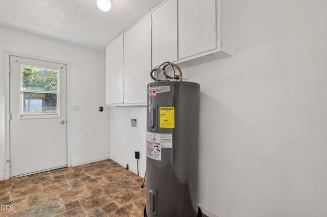 202 Pleasant View Road, Talent, OR 97540