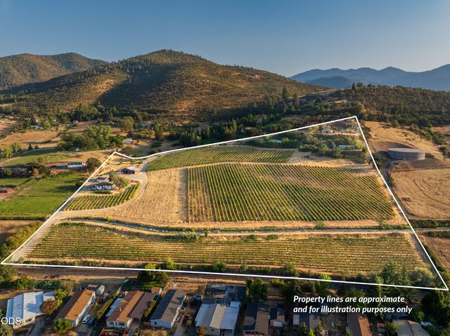 202 Pleasant View Road, Talent, OR 97540
