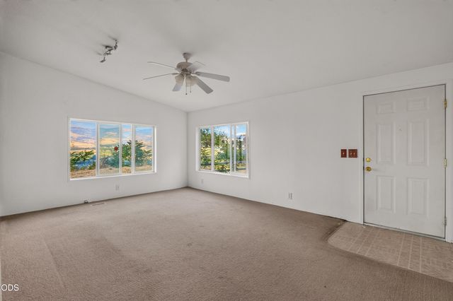 202 Pleasant View Road, Talent, OR 97540