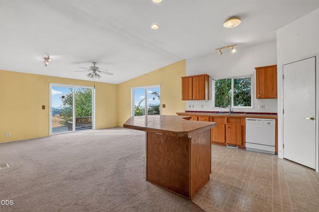 202 Pleasant View Road, Talent, OR 97540