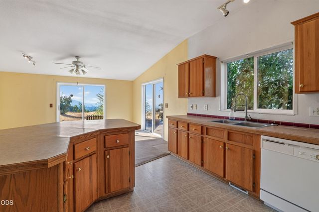 202 Pleasant View Road, Talent, OR 97540
