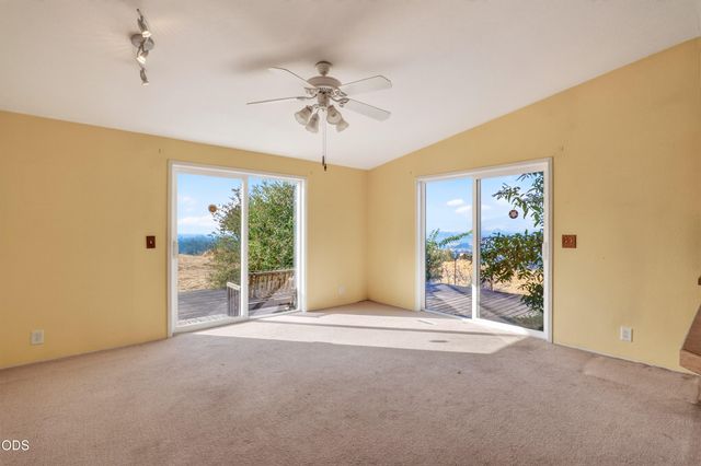 202 Pleasant View Road, Talent, OR 97540