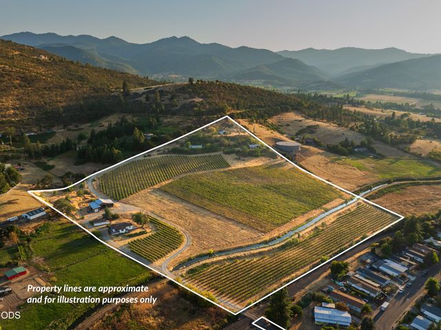 202 Pleasant View Road, Talent, OR 97540