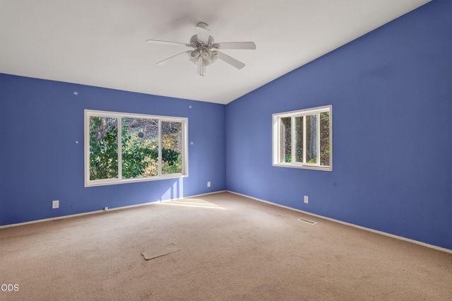 202 Pleasant View Road, Talent, OR 97540
